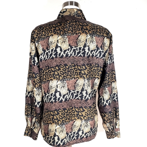 💥CLOSING SALE💥 VINTAGE Silk Leopard Button Up - Picture 4 of 5